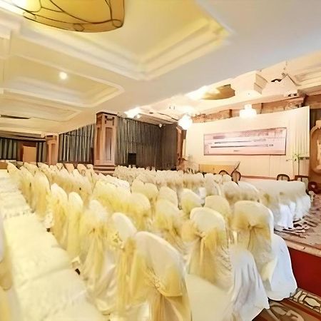 Gajahmada Graha Hotel Malang Exterior foto