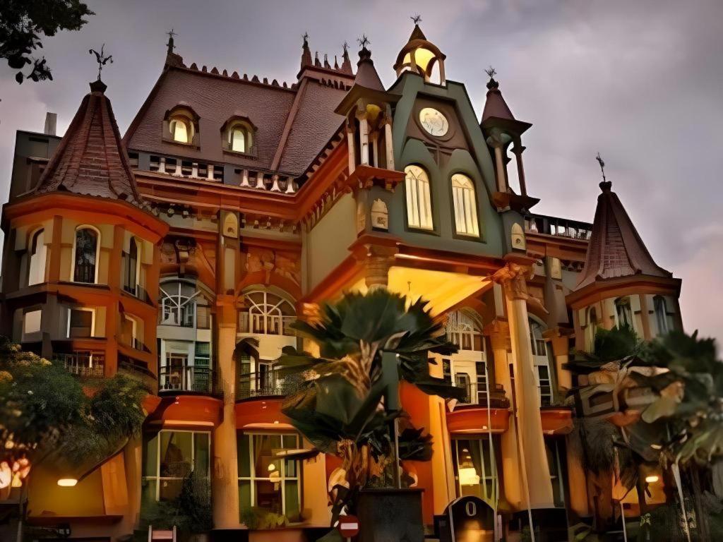 Gajahmada Graha Hotel Malang Exterior foto