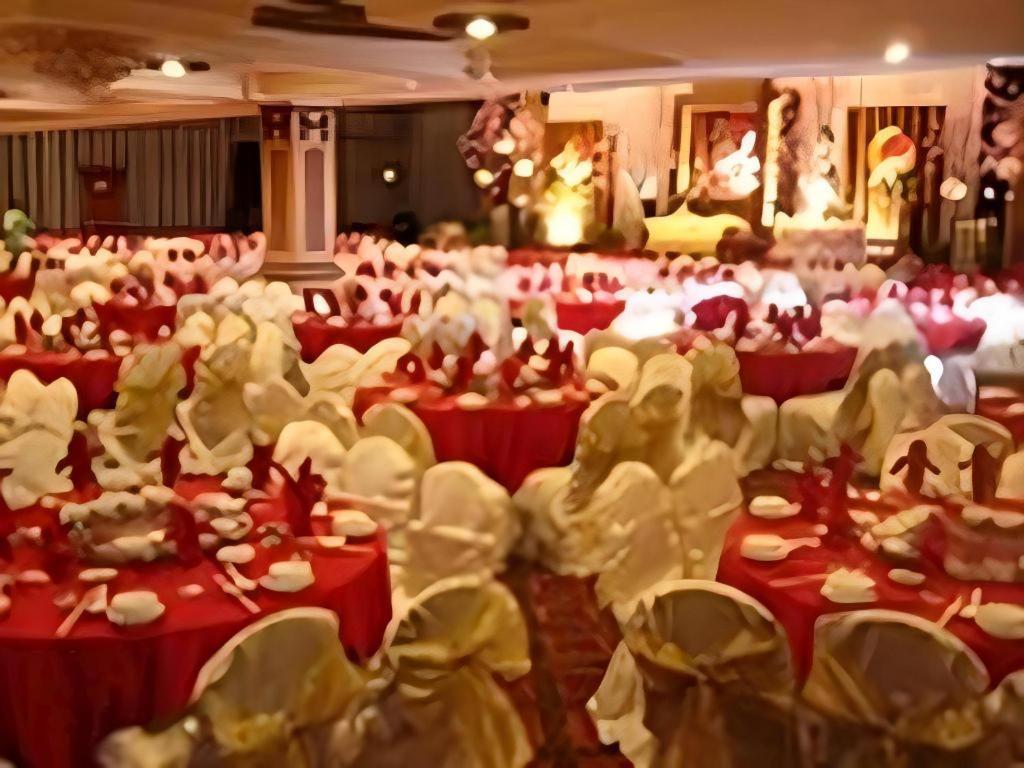 Gajahmada Graha Hotel Malang Exterior foto